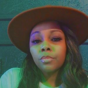 Meet your Posher, April